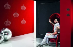Designer Tapete Harald Glööckler 2 Kronen Strass weiß