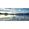 Fototapete Vlies Berge Wolken Steg Wasser blau