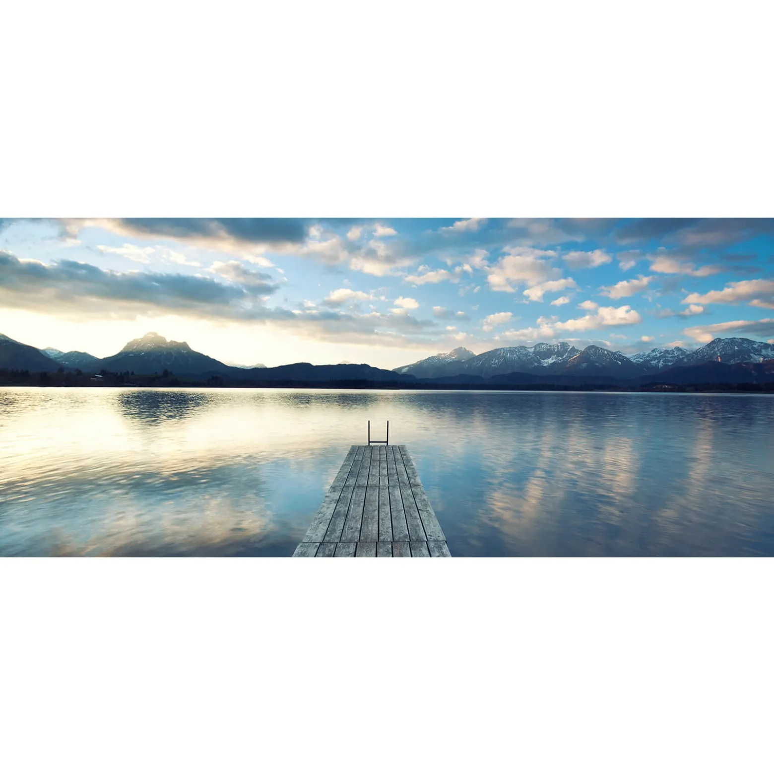 Fototapete Vlies Berge Wolken Steg Wasser blau