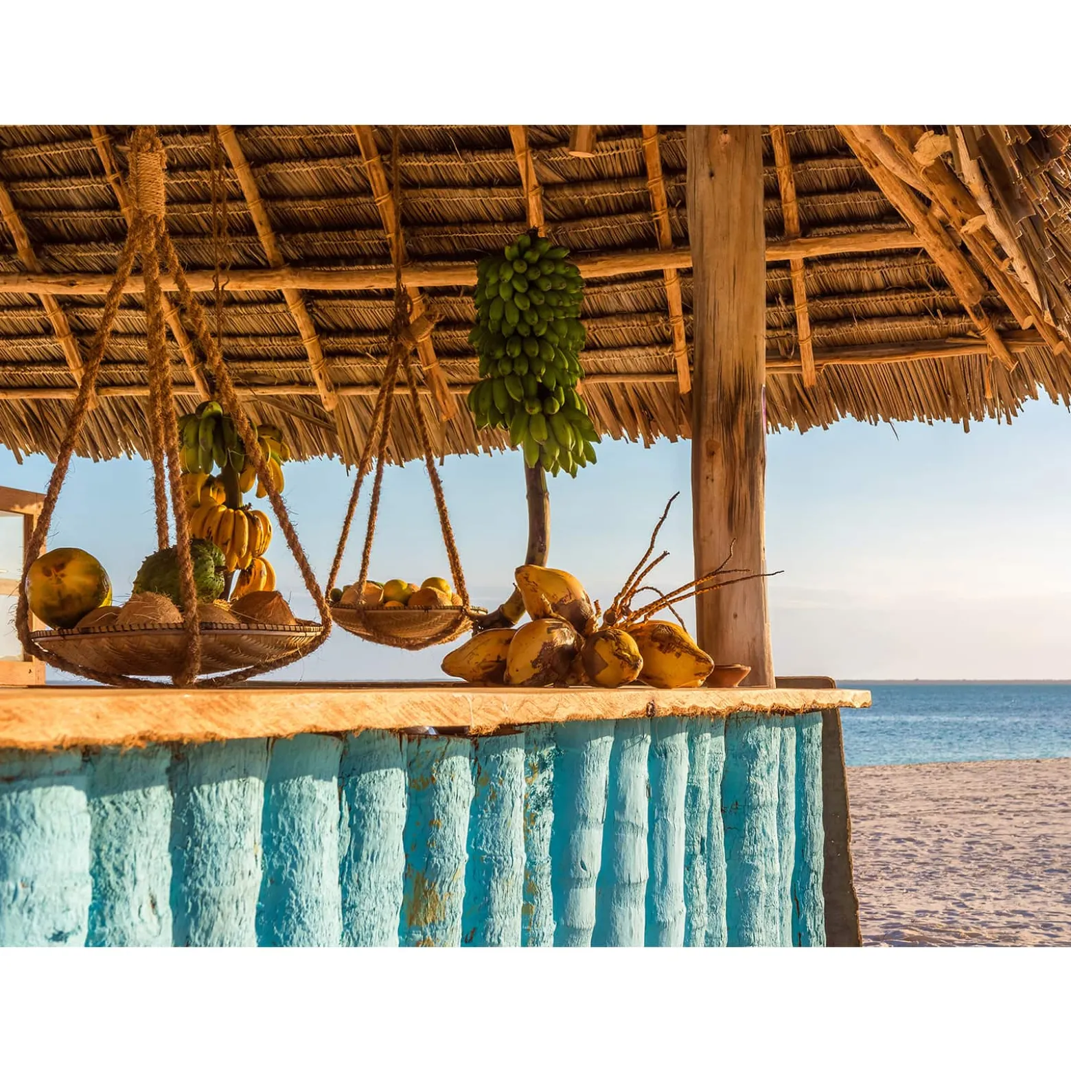 Fototapete Vlies Strandbar Urlaub blau braun weiß
