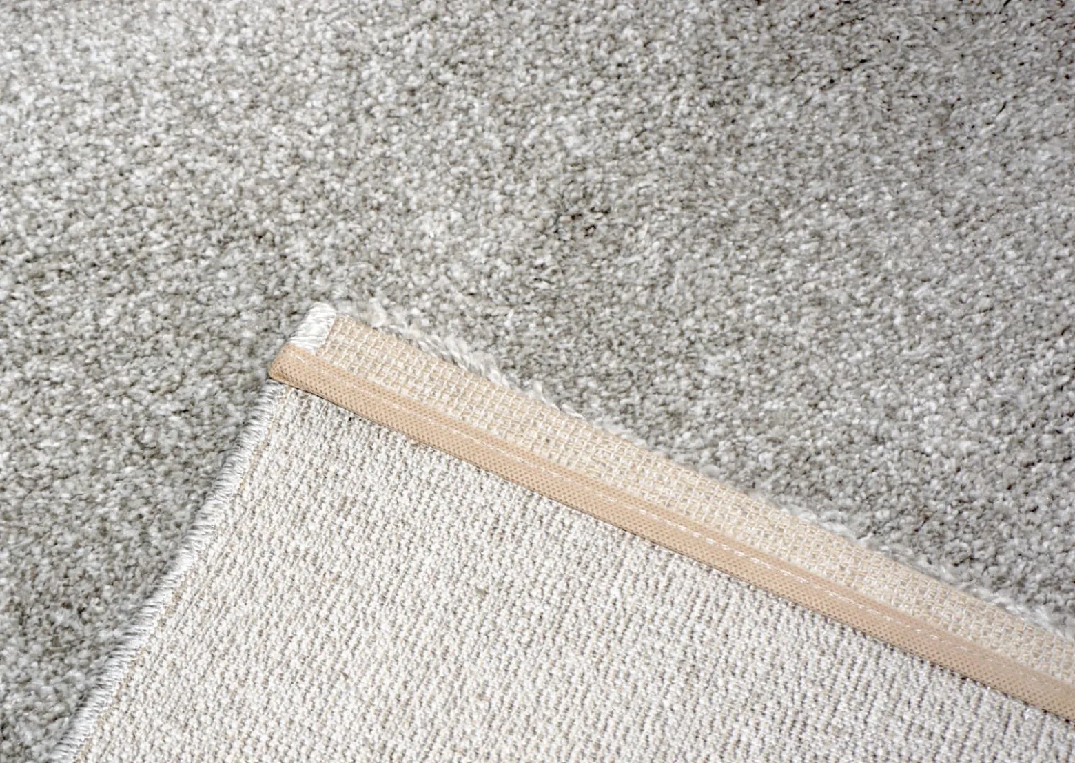 Hochflor Teppich uni hellgrau pflegeleicht Astra Samoa
