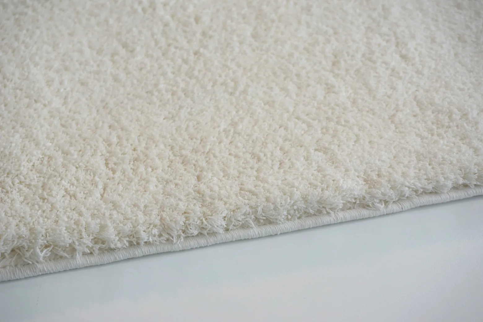 Teppich flauschig einfarbig weiß Hochflor Astra Salerno