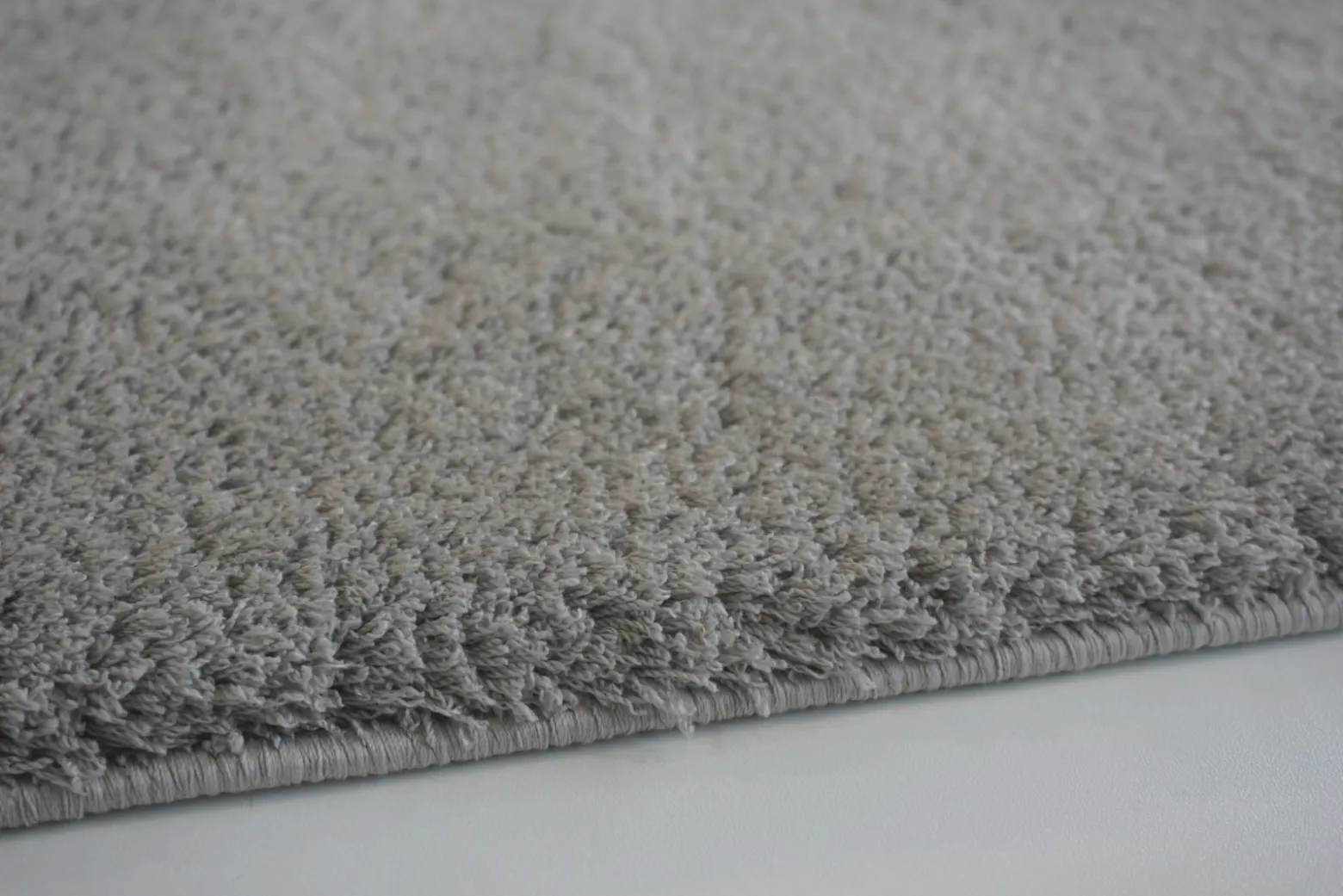 Teppich flauschig einfarbig hellgrau Hochflor Astra Salerno