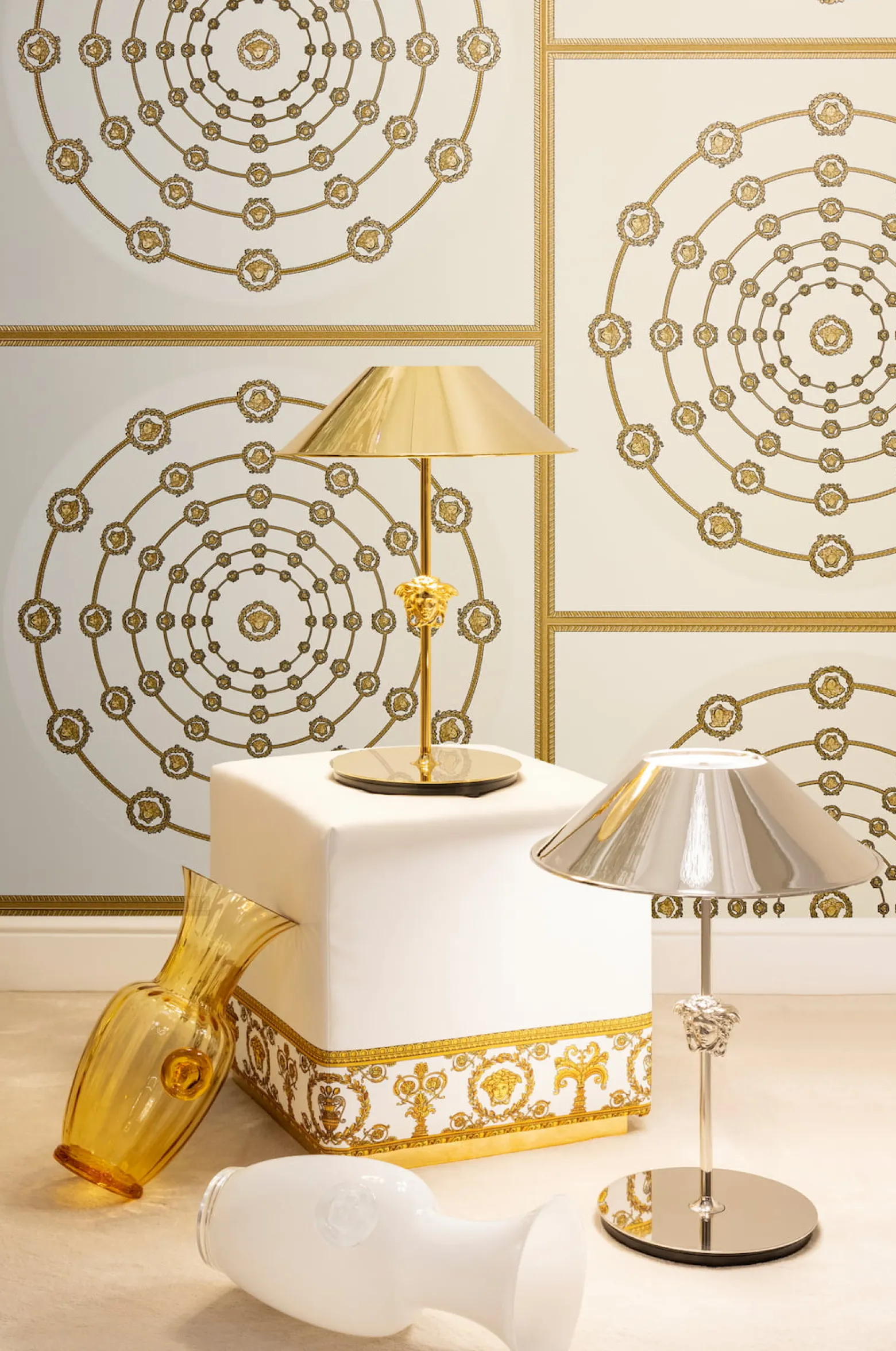 Versace Vliestapete Kreise Creme Gold Metallic 79175-1
