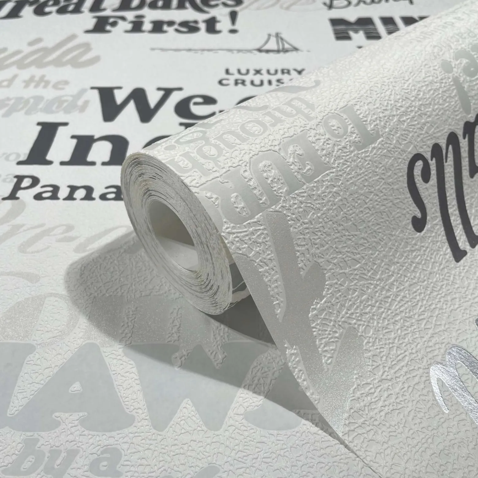 Vliestapete Ivy Schrift Weiß Grau 82327 Novamur