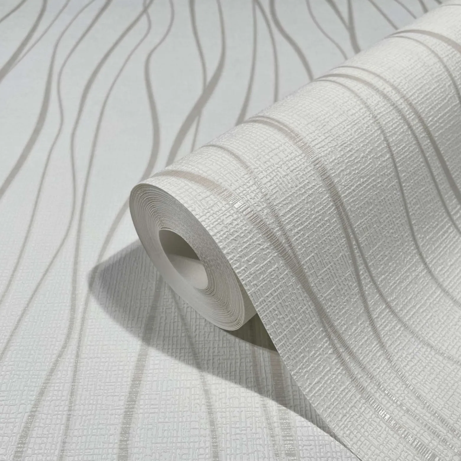 Vliestapete Ivy Wellen Struktur Weiß Beige 82319 Novamur