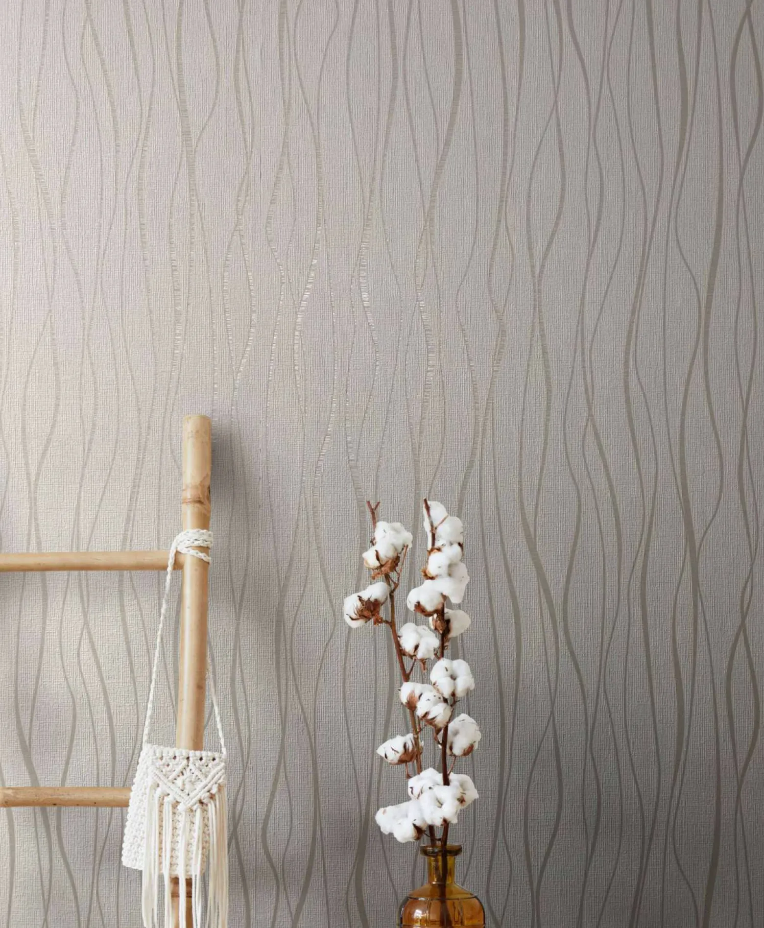 Vliestapete Ivy Wellen Struktur Weiß Beige 82319 Novamur