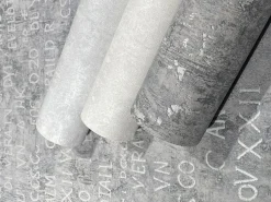 Vliestapete Putz Optik Schrift Grau Metallic 82367