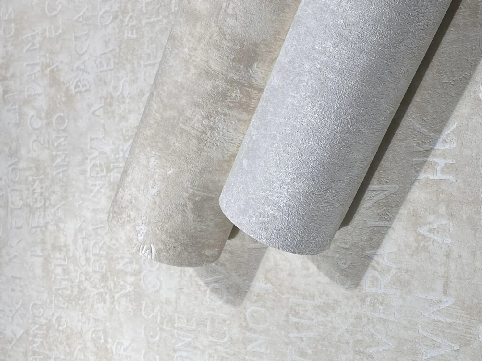 Vliestapete Putz Optik Schrift Beige Weiß Metallic 82365