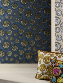 Vliestapete Versace Perlbeige Blau Logo 38611-3